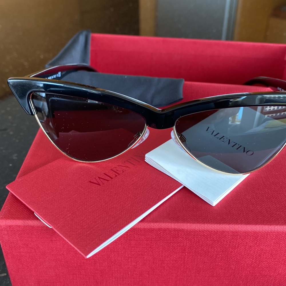 Valentino sunglasses cat eye NWT